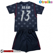 Otroške Nogometnih dresov Združene države Tim Ream #13 Gostujoči SP 2026 Kratki rokavi (+ hlače)